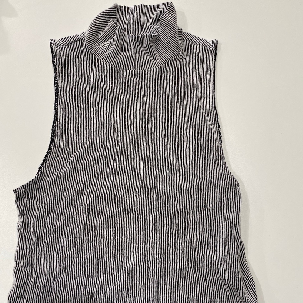 Forever 21 Sleeveless Turtle Neck